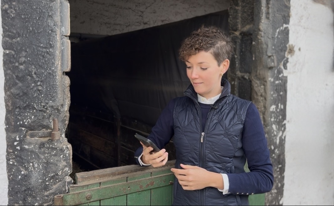 Mobile Pferde-Dienstleisterin plant Termine per Smartphone im Stall