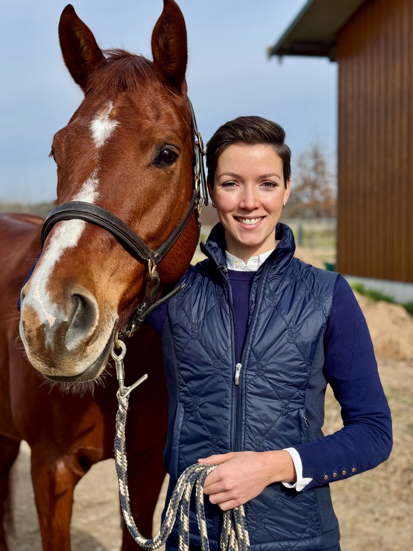 Marleen Auer, Gründerin von Equestria, mit ihrem Pferd